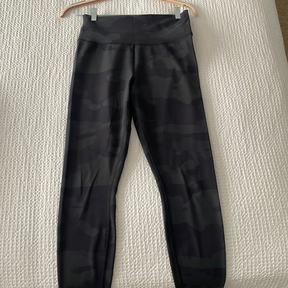 ALO camo leggings - size L - green/gray